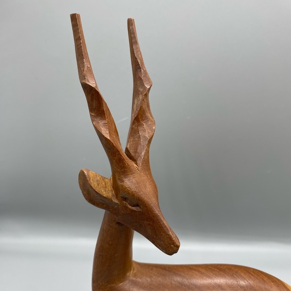 Vintage Wooden Carved Antelope Gazelle Ornament Home Decor Sitting Laying Down - Picture 2 of 7